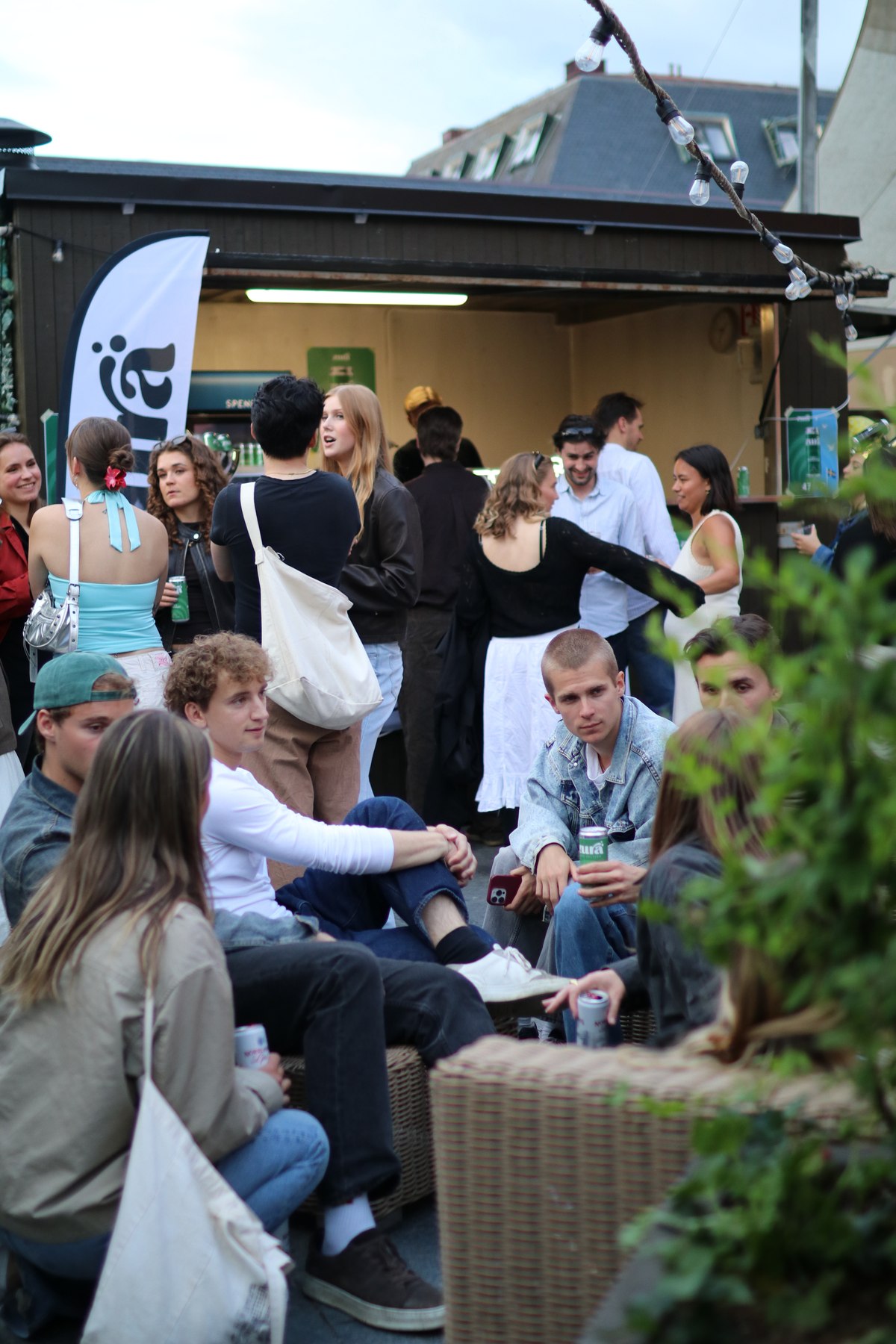 Zura Hard Seltzer-tillställning på en takterrass i Uppsala
