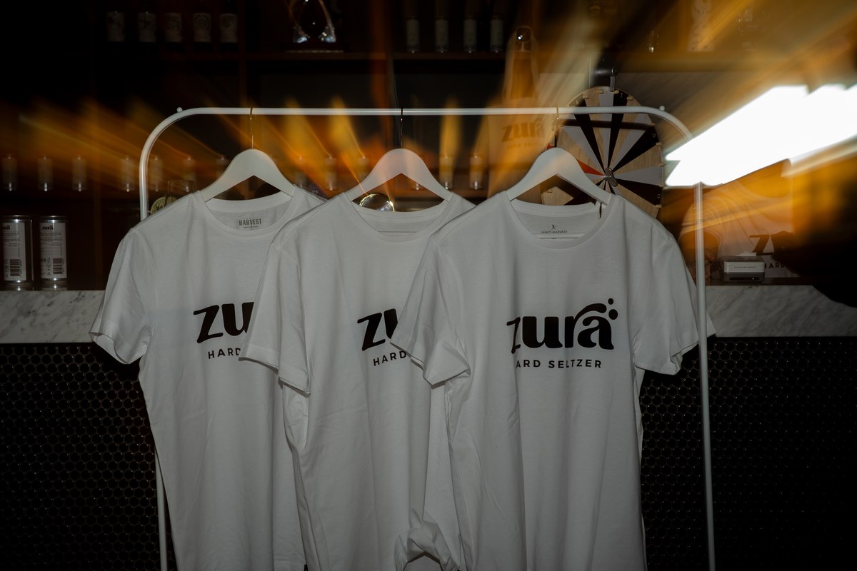 Zura Hard Seltzer på en bar i Uppsala